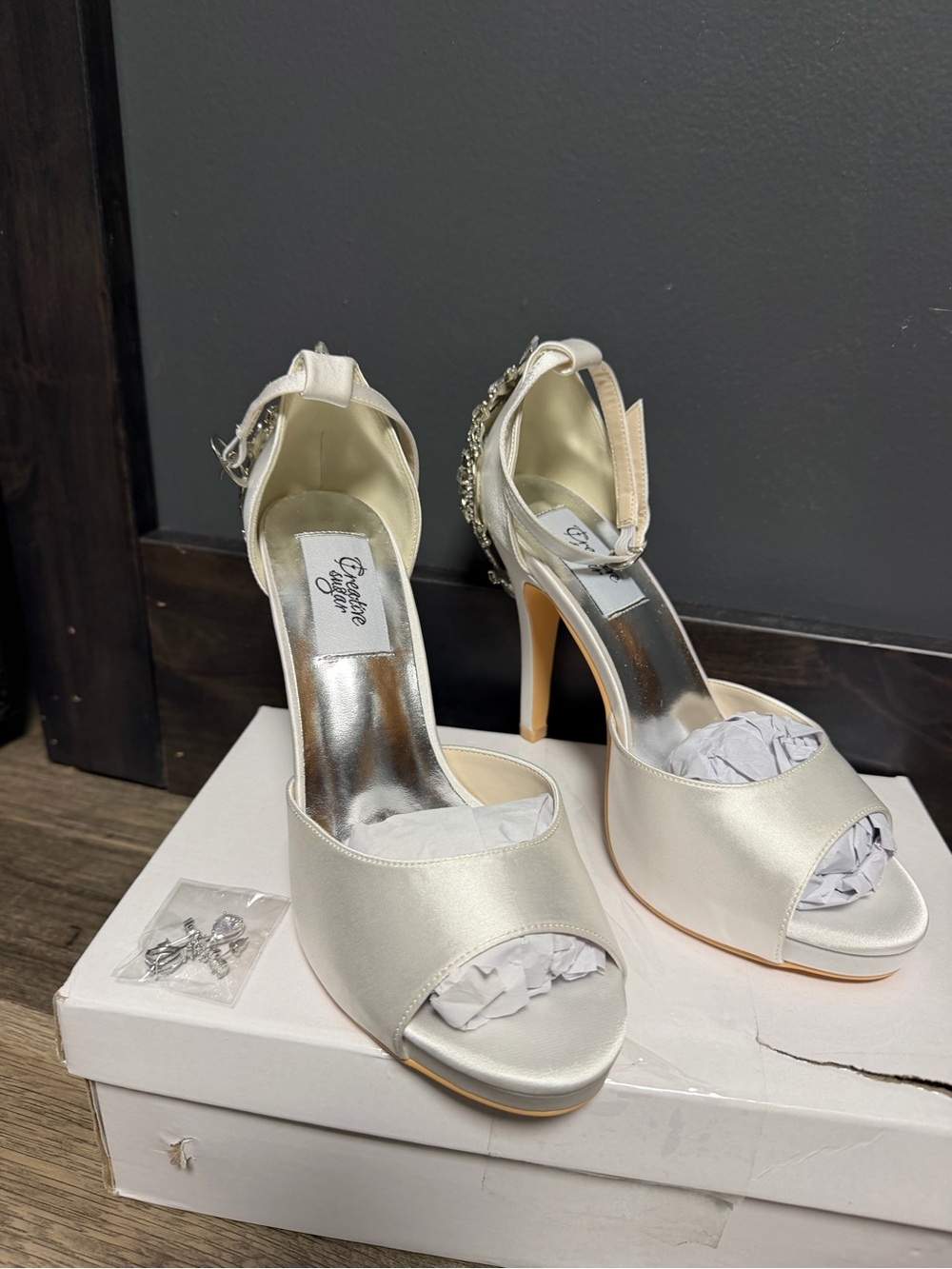 Creativesugar NIB White Satin Crystal Back Bridal Wedding Heels Set Sz 6.5